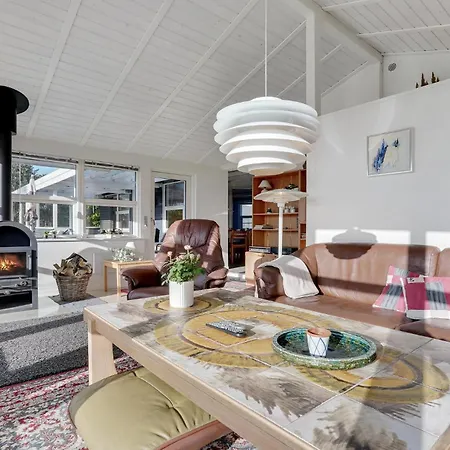 Three-bedroom In Sydals 度假居