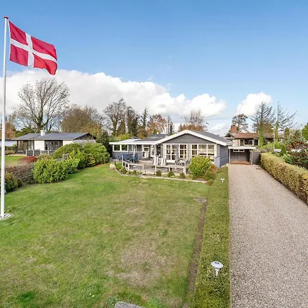 Three-bedroom In Sydals 度假居